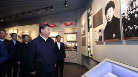 习近平重温了雷锋日记