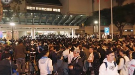 香港警察今夜集体行动！只能用震撼两字形容
