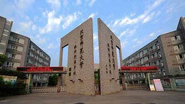 北师大解聘了一位副教授，为他鸣冤的还真不少！
