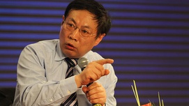 任志强同志，你正在演出一场机会主义闹剧