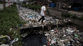 “洋垃圾人”为什么源源不断来中国？还不是因为咱们自己太崇洋