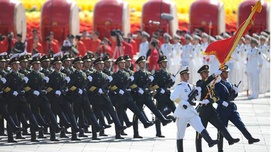大阅兵厉行节俭：缝缝补补过阅兵