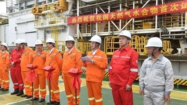 国务院急发贺电，这两件大事正导致南海剧变！