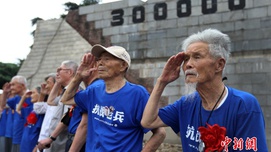 抗战老兵走进南京大屠杀纪念馆 追忆抗战岁月