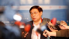 舆情观察：按下葫芦浮起瓢 党校教授挺小强