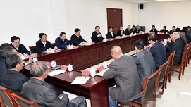 习近平小岗村座谈:土地集体所有制不能改垮了