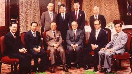 面对暴乱沉默的香港四大家族
