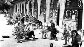 80年前，面对军事包围、经济封锁，是这样应对的