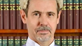香港的洋人法官，这次将如何审判暴徒？