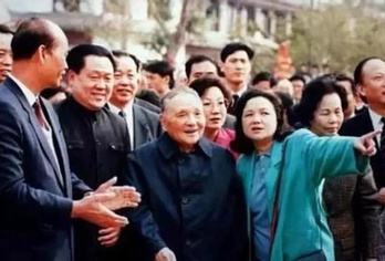 论邓小平与改革开放