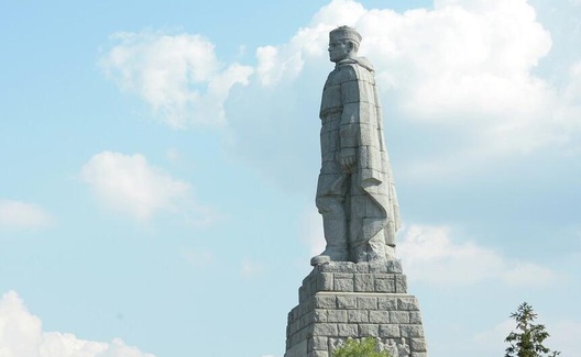 红旗落地，法西斯兴起:评东欧国家污损苏联红军雕像