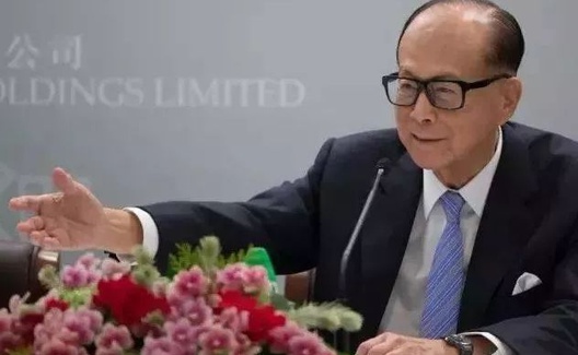 为何李嘉诚对香港动乱噤若寒蝉，却高调捐款舞蹈团
