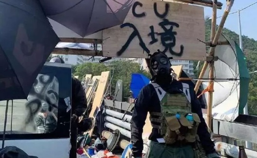 淫乱吸毒斗殴背叛，香港暴乱是《革命机》的现实版
