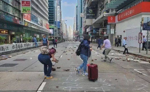 警察谢绝市民帮助，香港政府为什么不能发动群众