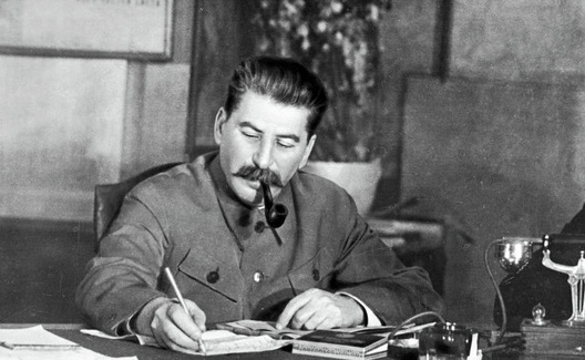 斯大林是怎样“残酷迫害”辱骂他的诗人的？