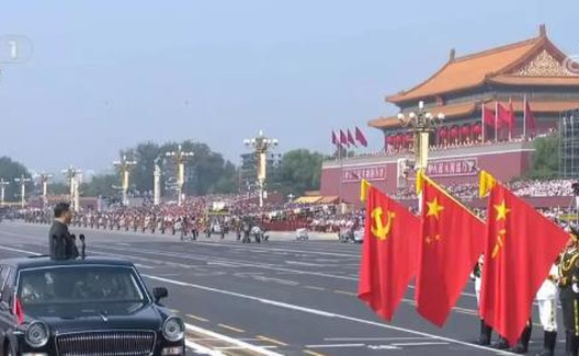 大阅兵上的泪与笑，还有那些与往年不一样的细节