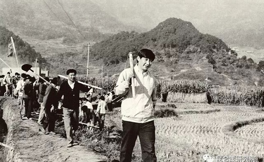 面对市场侵蚀与帝国主义争夺，如何培养青年