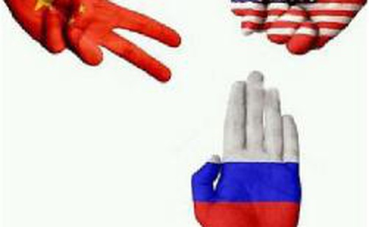 美国霸权战略全线溃败，特朗普上台或离间中俄