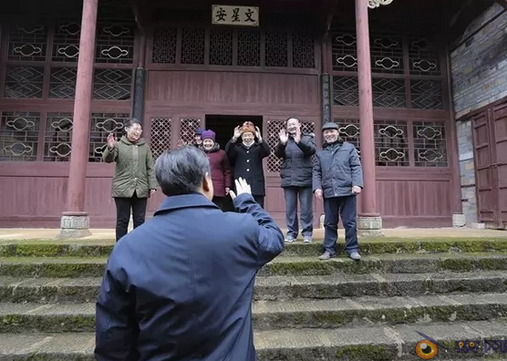 踏着毛主席的足迹:习主席重上井冈山