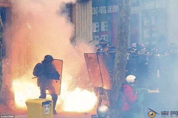 17万人大暴乱,这个大国会再来一次大革命吗?