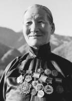 重论国共抗战英雄之比较