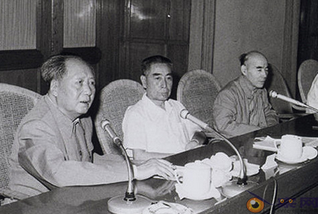 庐山会议上毛泽东对彭德怀信件认识拐点的国际背景