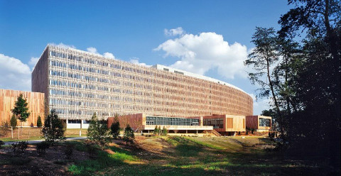 美国贫富差距惊人 0.1%富人与90%平民所拥有财富相当