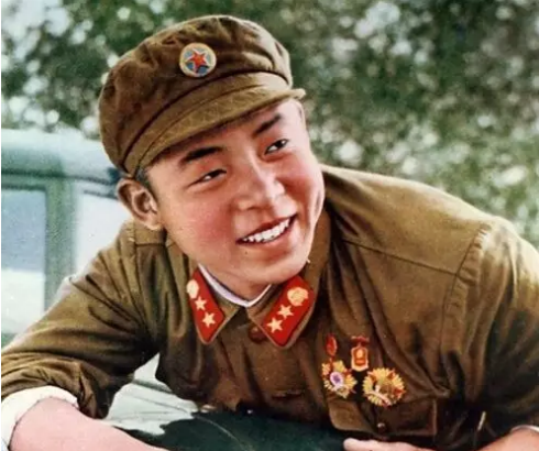 做好事记日记？摆拍？富二代？这才是一个真实的雷锋