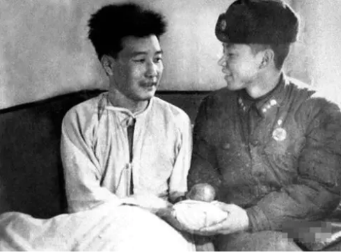 做好事记日记？摆拍？富二代？这才是一个真实的雷锋