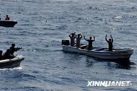 护航亚丁湾：八一军旗飘扬在非洲地平线