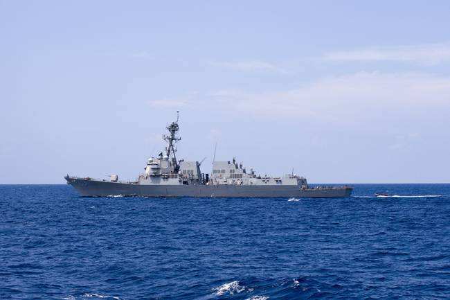 美国海军闯入南海，中国海军奋起将其驱离：美国全球战略逐渐清晰