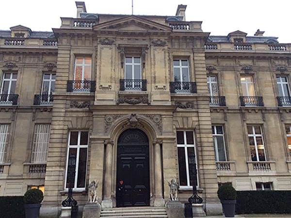 image5 全网热议,深度揭秘:法国新总统到底靠才华登顶,还是靠关系上位?