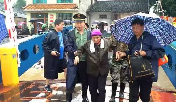 当全长沙奋力抗洪时，“良心”教授何兵在做什么？