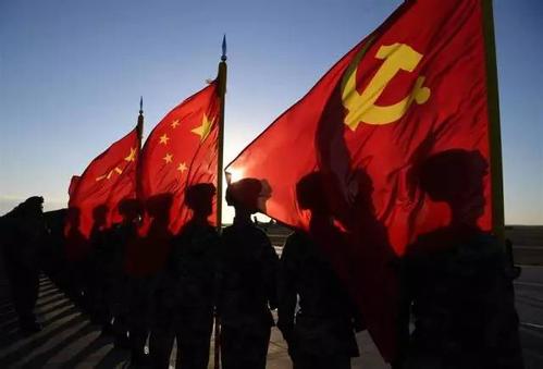 《国旗法》闹剧背后，是“军队国家化”的旧调