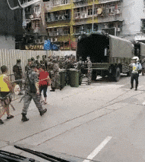 解放军澳门浴血救灾英勇，港灿猪油蒙心污蔑可耻