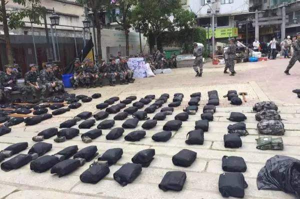 解放军澳门浴血救灾英勇，港灿猪油蒙心污蔑可耻