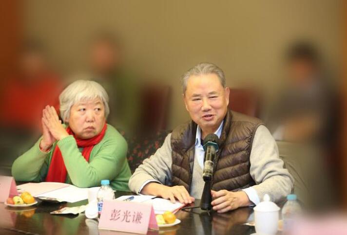 马克思主义理论素养是领导干部的必备素质—察网“深入学习贯彻党的十九大精神”座谈会纪要（一）