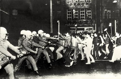 一个诗人死了，历史的伤口不清理，“狼来了”就不会离我们远去