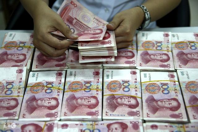 人民币高估才危险：中国经济下行压力或将加大
