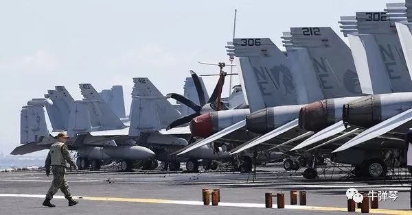 紧张时刻来了，美国航母已经闯入了我南沙海域！