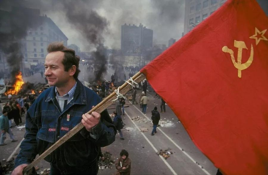 叶利钦的“血腥十月”是俄版的“‘民主’以后杀全家”