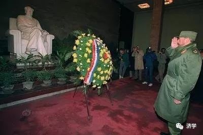 卡斯特罗最爱读《论持久战》，瞻仰过毛主席纪念堂