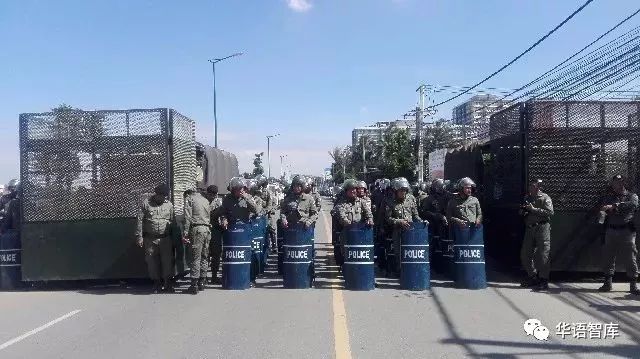 这两件事警示防范“颜色革命”该有多重要！