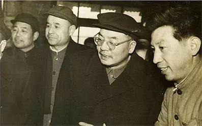 从二机部到国防工办，建国初期国防工业管理体制的演变