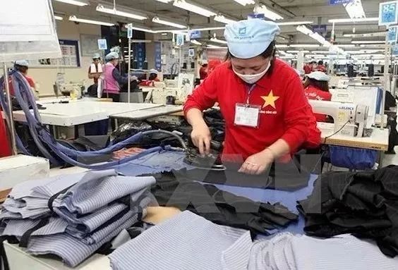 戎评：搬起石头砸脚，中国的墙角，不是那么好挖！