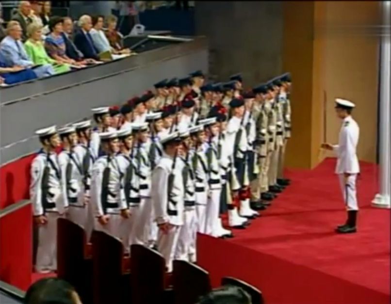 请回答：1997年英国人在香港埋了多少雷？