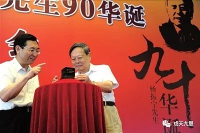 二战后全球最伟大的理论物理学家被严重低估与误解，国人欠他一个公正和道歉！