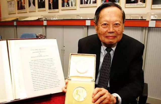 二战后全球最伟大的理论物理学家被严重低估与误解，国人欠他一个公正和道歉！
