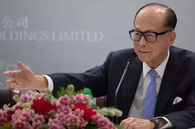 为什么李嘉诚对香港的动乱噤若寒蝉，却高调捐款舞蹈团？