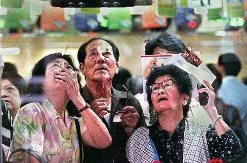 他们为什么要搞乱香港？
